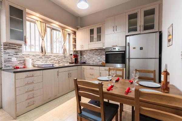 A la foto es mostra l'objecte Alimos Apartment situat a la ciutat de Atenes.