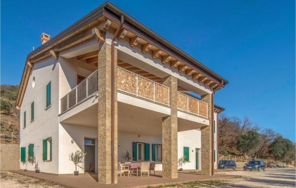 A la foto es mostra l'objecte Awesome Apartment In Valnogaredo Pd situat a la ciutat de Lozzo Atestino.