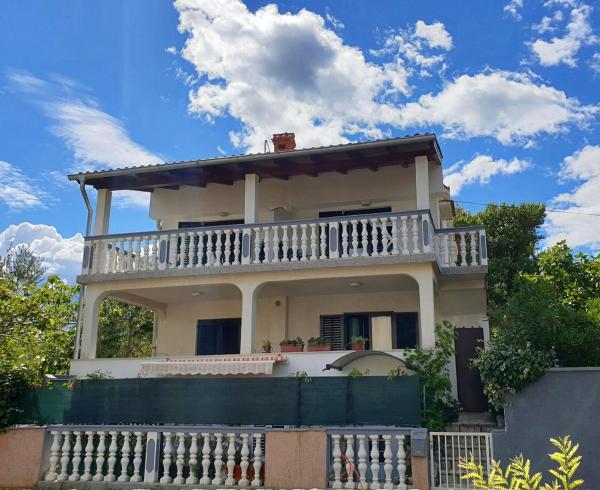 Op de foto is het object Apartments Horvat te zien, gelegen in de stad Šilo.
