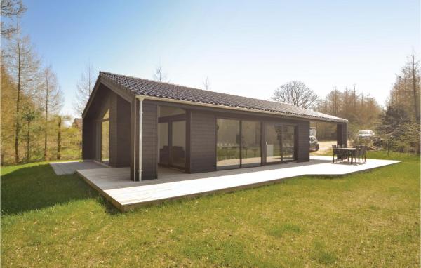 A la foto es mostra l'objecte Three-Bedroom Holiday Home In Glesborg situat a la ciutat de Glesborg.