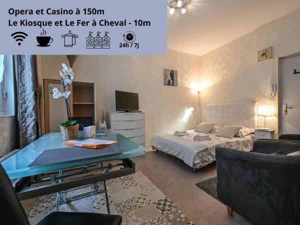 A la foto es mostra l'objecte Séjour à la source - Opéra, casino, kiosque situat a la ciutat de Vichy.
