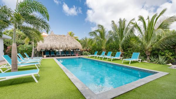 Villa La Familia Retreat by Droomvilla, Jan Thiel