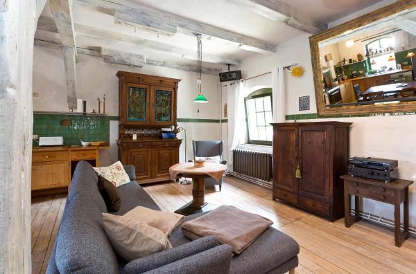 The photo shows the Blauregen- Stilvolle Maisonette im historischen Speicher für bis zu 8 Personen located in the city of Waren.