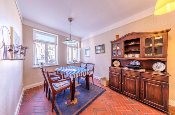 The photo shows the Altstadt-Oase - Stilvolles Apartment mit Laura-Ashley-Design located in the city of Waren.