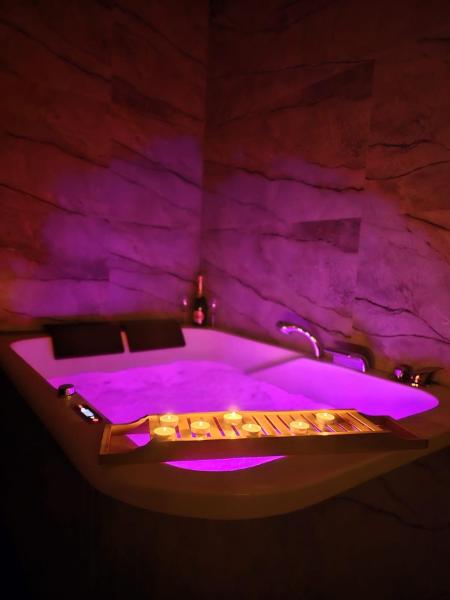 Nella foto è visibile l'oggetto Centrum jacuzzi prywatny parking klimatyzacja 1 situato nella città di Radom.