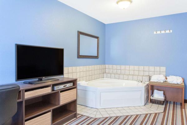 Suite Estúdio King Deluxe - Não Fumador - Super 8 by Wyndham Fort Frances