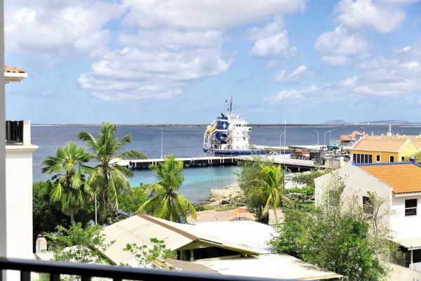 Bonaire Beach Apartment 16 with communal pool and diving facilities, Kralendijk