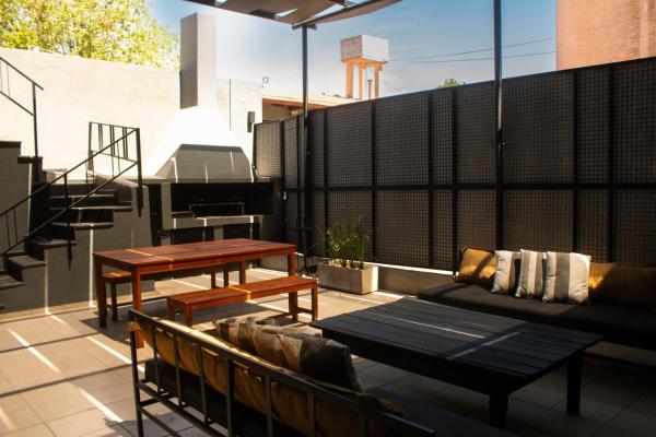 Casa Con Parrilla Y Patio - Ciudad Mendoza - 5 Hab - Mendoza