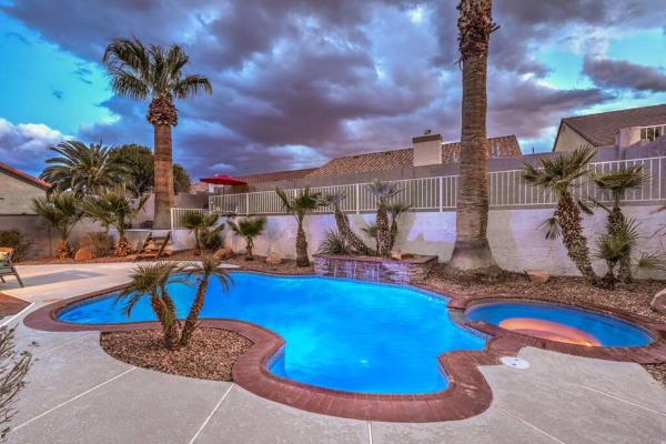 Peaceful Oasis Near Strip & Airport Pool Spa - Las Vegas, NV