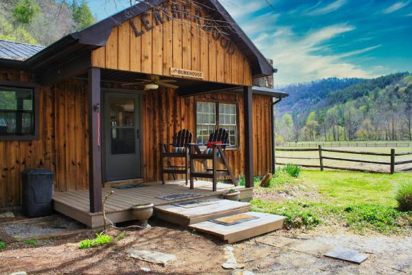 A la foto es mostra l'objecte The Bunk House situat a la ciutat de Hogetown.