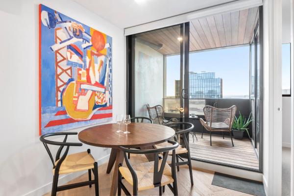 A la foto es mostra l'objecte Artistic Getaway by Artist Abodes situat a la ciutat de Melbourne.