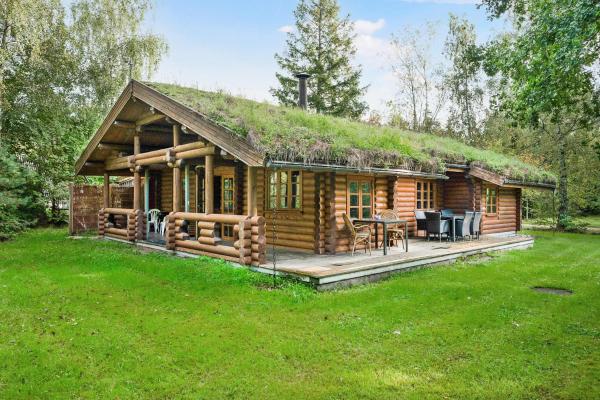 Nella foto è visibile l'oggetto Amazing Home In Rønde With 3 Bedrooms, Sauna And Wifi situato nella città di Dagstrup.