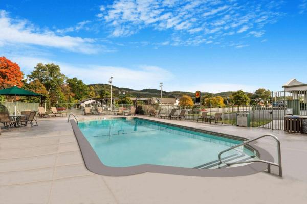Foto 9: Super 8 by Wyndham Lake George/Downtown