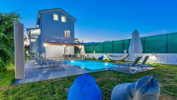 På billedet ses objektet Fethiye 4 Bedroom Villa 2555 beliggende i byen Fethiye.