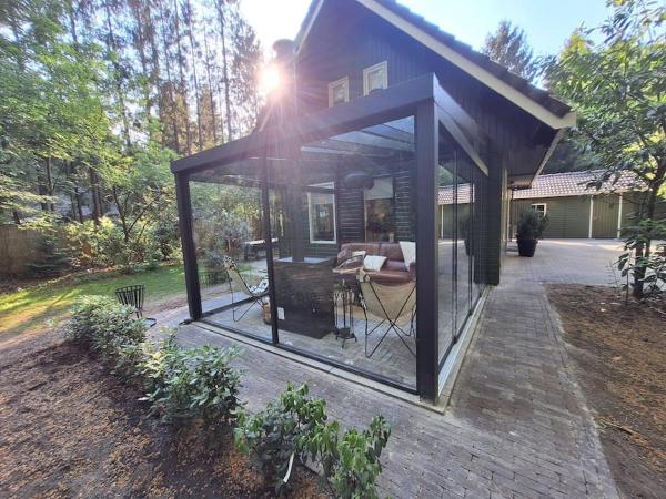 På bildet vises objektet Forest home for 2 to 8 persons including hottub and sauna som ligger i byen Norg.