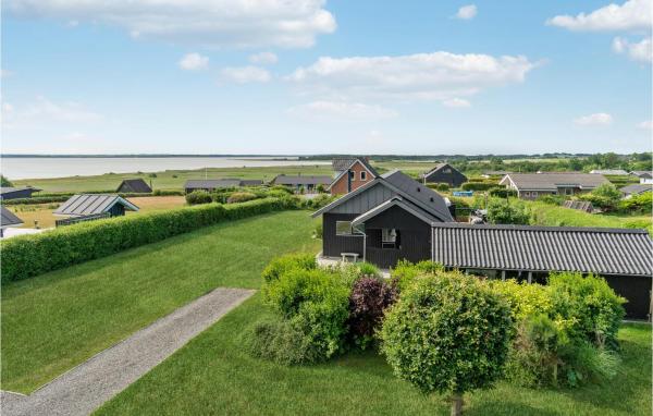 På billedet ses objektet Awesome Home In Øster Assels With Sauna beliggende i byen Centrum.