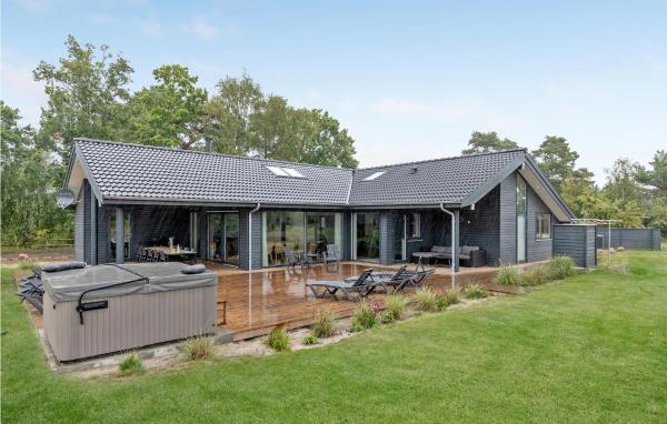 Nice Home In Nexø With Wifi, Neksø