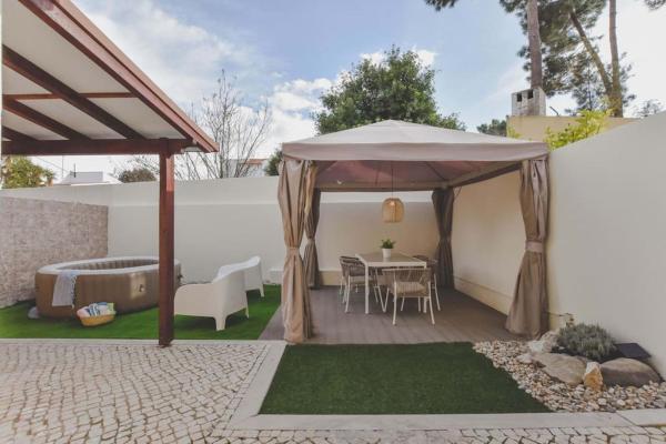 Na fotografii je vidět objekt Relax Caparica Home nacházející se ve městě Charneca.