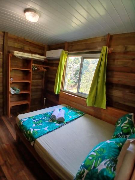 Na fotografii je vidět objekt Hiva oa chalets nacházející se ve městě Atuona.
