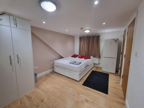 A la foto es mostra l'objecte Studio flat, Heathrow, Free parking, Netflix situat a la ciutat de Heston.
