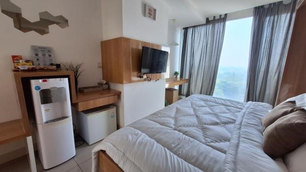 写真にはDadap市にある7 min to ICE 1BR with Wifi, Netflix, AC, Kitchen, TV, Swimming Pool, Gym, Free Parkingが写っています。