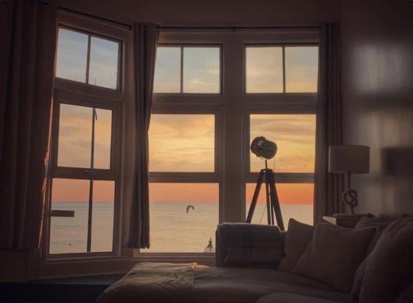 Fantastic 3 Bed Beachfront Flat With Seaview - Broadstairs