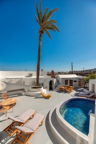 A la foto es mostra l'objecte Villa Finika Santorini situat a la ciutat de Mesariá.