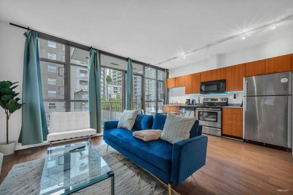 A la foto es mostra l'objecte Lovely 2-Bedrooms Downtown suite Free Parking situat a la ciutat de Vancouver.