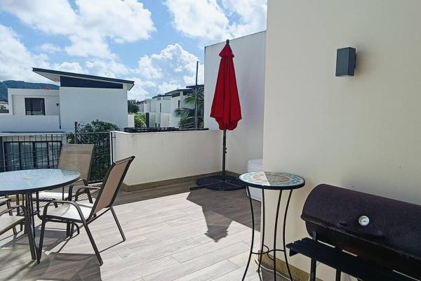 Auf dem Foto ist das Objekt Bangtao Beach 600m Laguna 3BDR 3,5bath with Jacuzzi and BBQ up to 8 guests 5 nights Free taxi in der Stadt Phuket zu sehen.