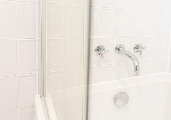 Foto 4: Bright & Airy 2BD - 10 mins walk to Chelt Centre!