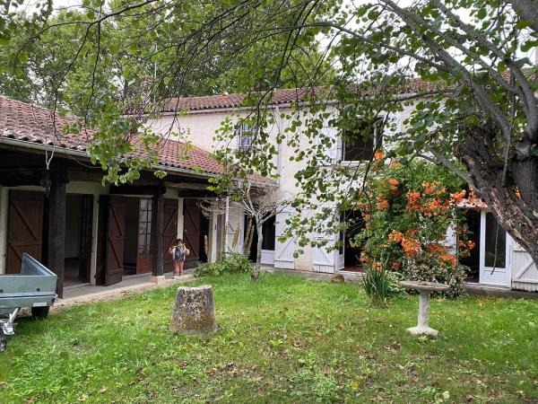 Nella foto è visibile l'oggetto Maison Saint Roch situato nella città di Larressingle.