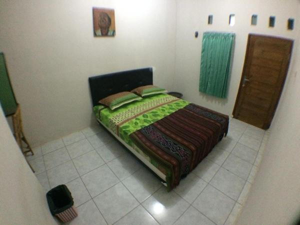 Na zdjęciu widoczny jest obiekt Jeges Homestay położony w mieście Senggigi.