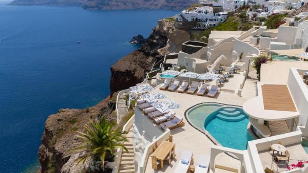 På billedet ses objektet Andronis Boutique Hotel beliggende i byen Oia.