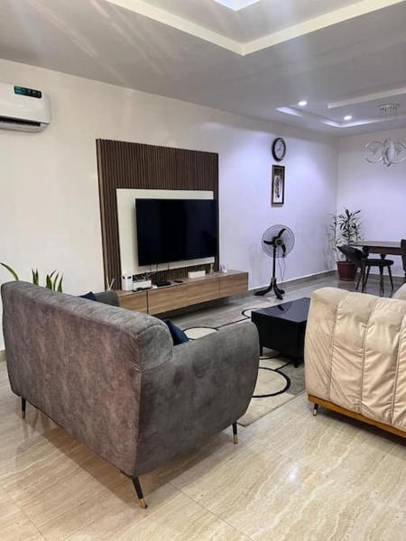 På billedet ses objektet Bustal Homes-home away 4RM home beliggende i byen Abuja.