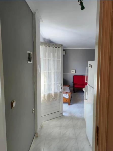 A la foto es mostra l'objecte The Secret Garden Cottage situat a la ciutat de Mitilene.