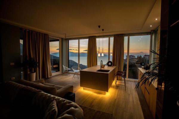 A la foto es mostra l'objecte Vila Luarasi Blue Apartment situat a la ciutat de Kaninë.