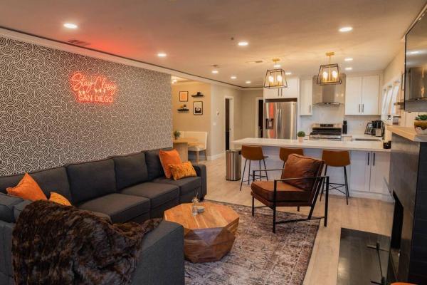 A la foto es mostra l'objecte SDSU and Downtown Less Than 10 Min, Game Room, and Fire Pit situat a la ciutat de La Mesa.
