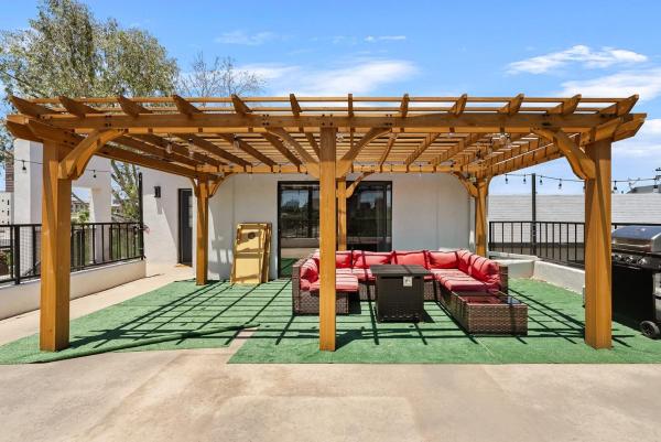 A la foto es mostra l'objecte Penthouse Free Parking Pool Table Private Balcony situat a la ciutat de Phoenix.