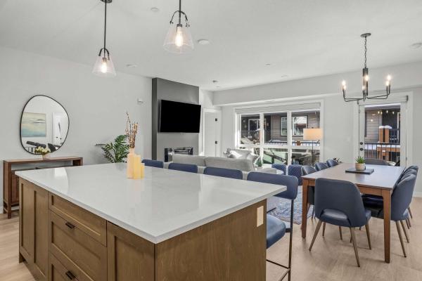 Na fotografii je vidět objekt Outdoor heated pool and hot tub Stunning 3Bd sanctuary nacházející se ve městě Seebe.