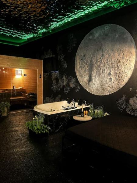 Auf dem Foto ist das Objekt MOON ROOM - privátní wellness in der Stadt Morašice zu sehen.