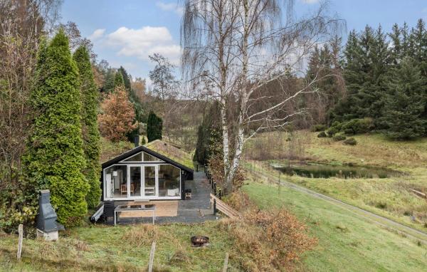 Na fotografii je vidět objekt Nice Home In Hobro With Sauna nacházející se ve městě Stenild.