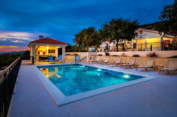 På billedet ses objektet Villa La Meravigliosa beliggende i byen Gaćelezi.