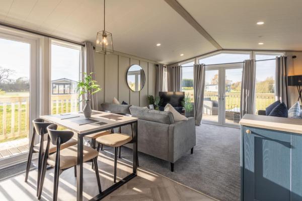 Billede 1: Host & Stay - Riverwood, Ashdown Retreat