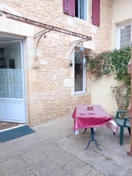 A la foto es mostra l'objecte Chambre-studio avec coin repas - 45m2 situat a la ciutat de Langon.