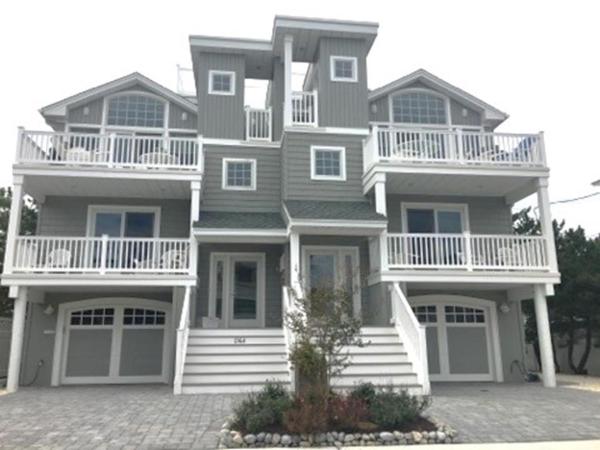 Na zdjęciu widoczny jest obiekt New Ocean Block Duplex położony w mieście Beach Haven.