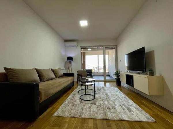 Jurukov Riverside Apartment, Skopje