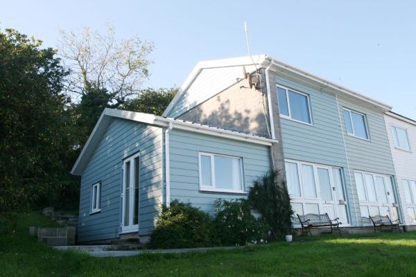 Freshwater Bay Holiday Chalet - The Pembrokeshire Coast National Park