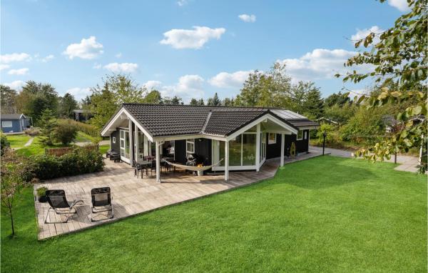 Nella foto è visibile l'oggetto Amazing Home In Odder With Kitchen situato nella città di Odder.