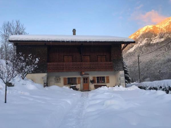 A la foto es mostra l'objecte Maison à la montagne Bellevaux situat a la ciutat de Bellevaux.