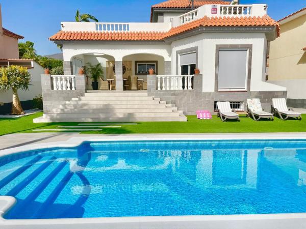 Nella foto è visibile l'oggetto Villa Rico del Sol situato nella città di Adeje.